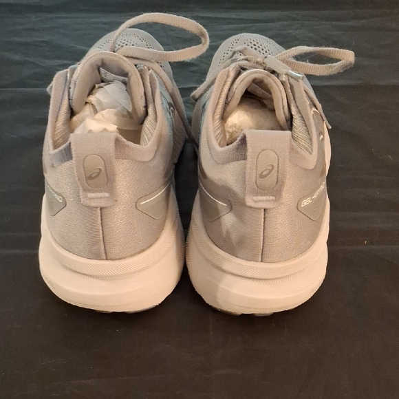 Asics Gel- Kayano 31 Gray Athletic Shoes with Breathable Knit Mesh - Picture 8 of 11